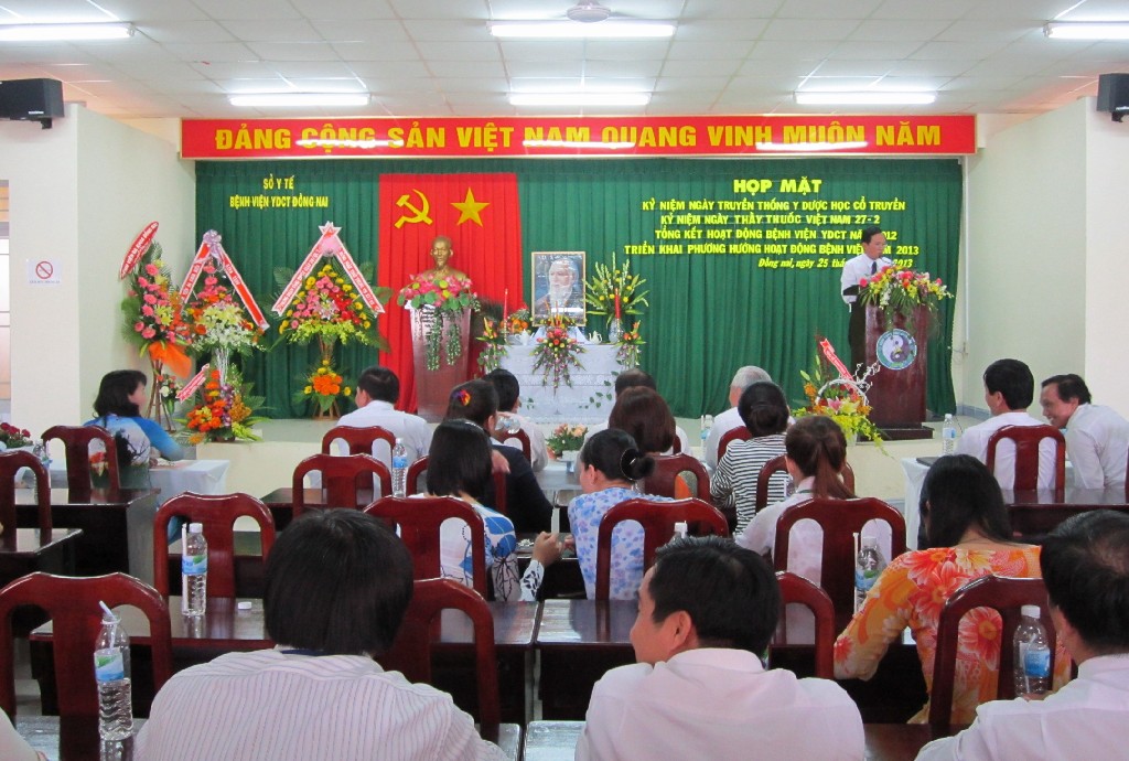 Quang cảnh buổi họp mặt [Desktop Resolution].jpg